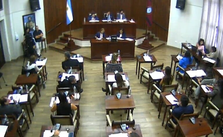 Concejales de Salta en sesión deliberando en el Concejo Deliberante