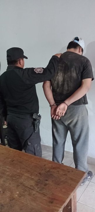 Efectivos policiales en procedimiento de seguridad en Orán, Salta