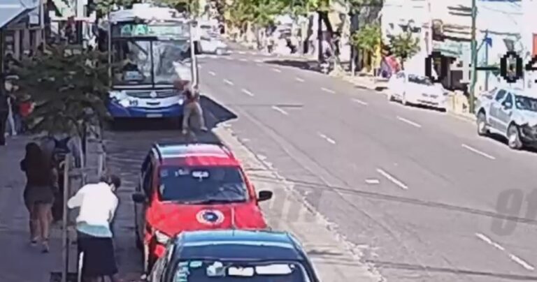 Vialidad en el centro de la ciudad de Salta, donde ocurrió el incidente con el colectivo.