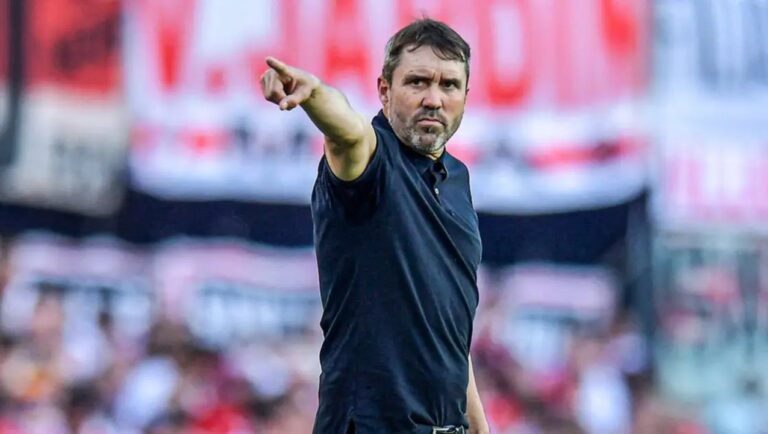 Eduardo Coudet, director técnico de River Plate, en conferencia de prensa.