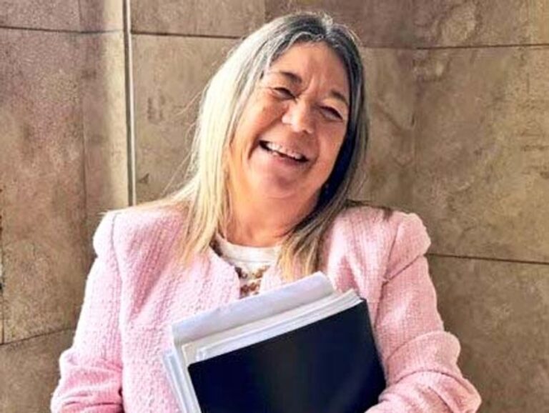 Adriana Nevechenko, escribana de Manuel Adorni, durante una entrevista.