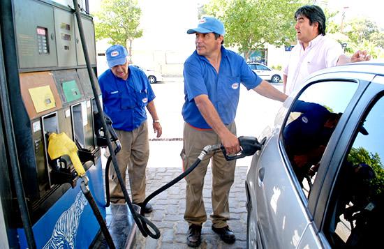 Estación de servicio en Salta con surtidores de combustibles