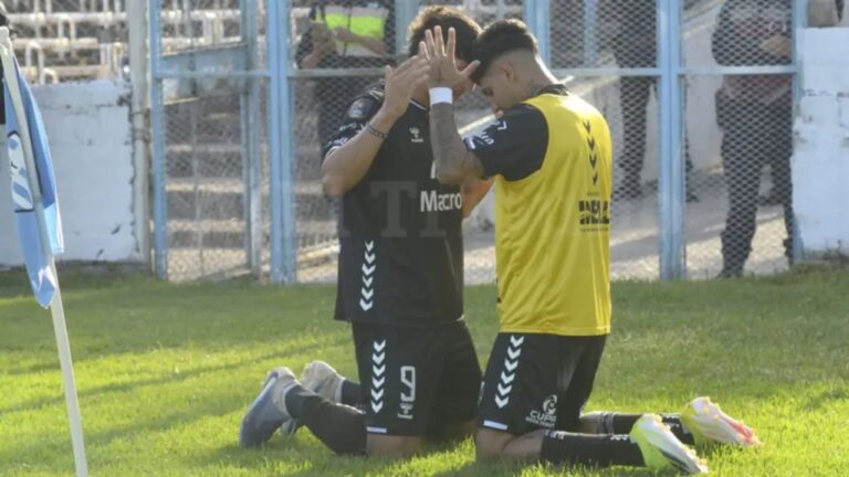 Ilustración del partido de fútbol entre Estudiantes (BA) y Central Norte en el estadio Ciudad de Caseros.