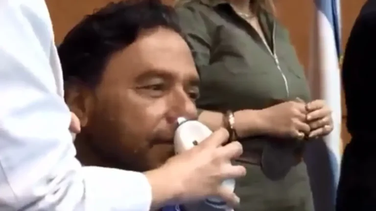 Gustavo Sáenz y Antonio Marocco durante una rinoscopía en vivo en la presentación del Hospital Público Digital SAFESA