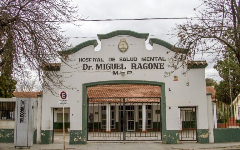 Fachada del Hospital Miguel Ragone en Salta