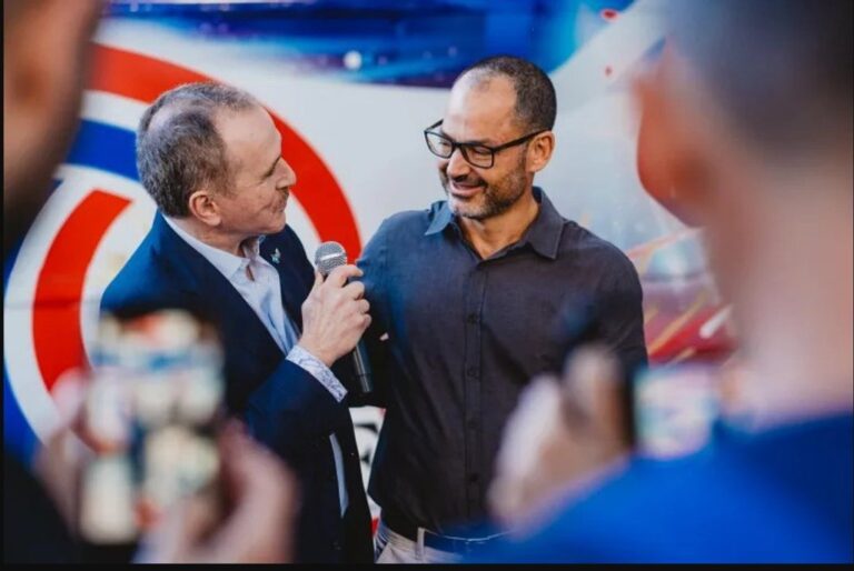 El intendente Emiliano Durand y el embajador de Estados Unidos, Peter Lamelas, durante su encuentro en Salta.