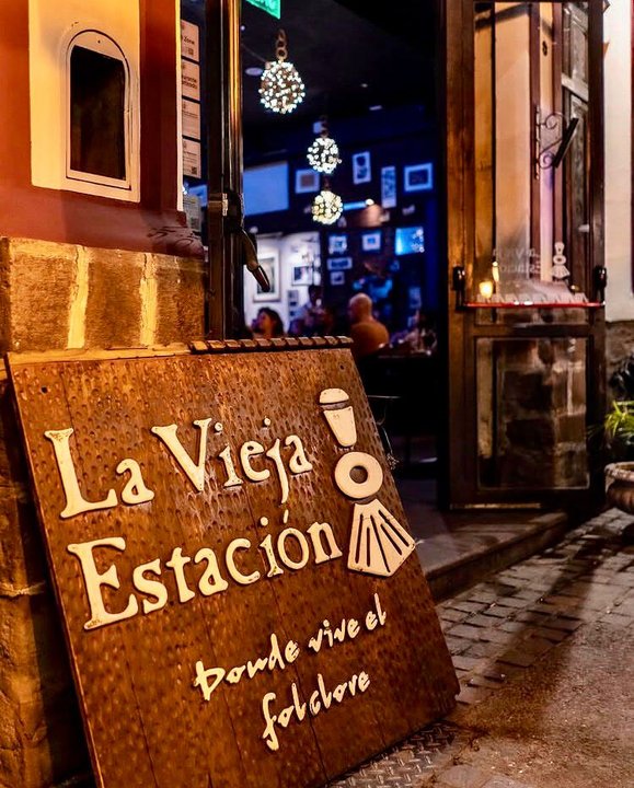 Fachada o interior del restaurante La Vieja Estación, ubicado en la calle Balcarce de la ciudad de Salta.