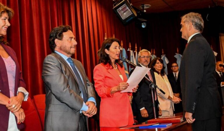Acto de juramento de los nuevos jueces de la Corte de Justicia de Salta
