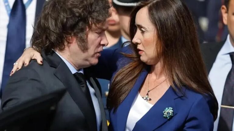 El Presidente Javier Milei durante una entrevista en un foro internacional.