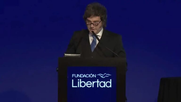 Javier Milei hablando en la cena de la Fundación Libertad