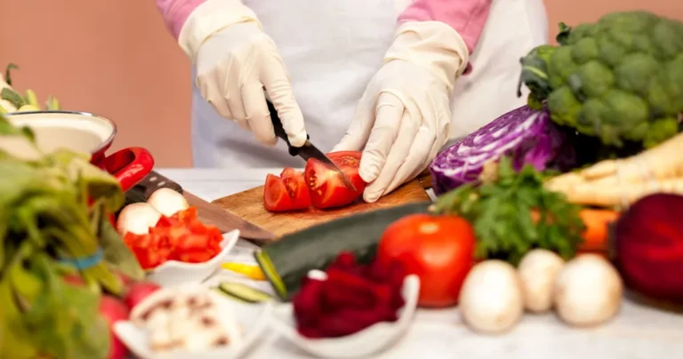 Curso de manipulación de alimentos en barrio Sanidad, Salta