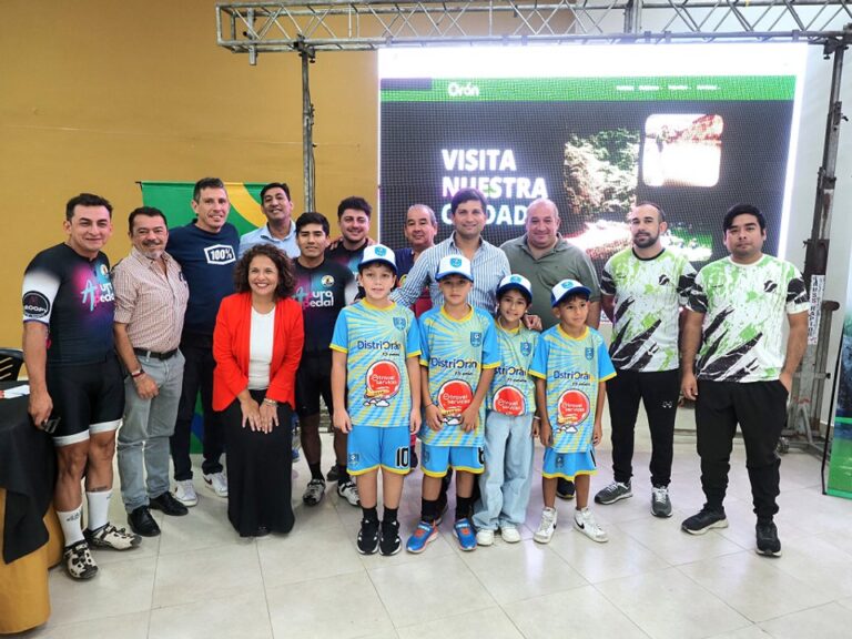 Presentación de la agenda turístico-deportiva en el municipio de San Ramón de la Nueva Orán, Salta.