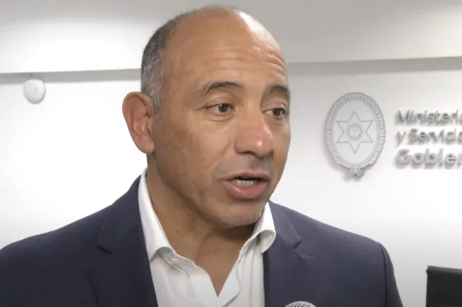 Ministro de Economía de Salta, Roberto Dib Ashur, durante declaraciones sobre paritarias