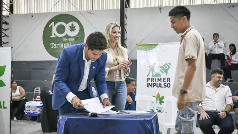 Jóvenes participantes en una actividad del programa Primer Impulso en Tartagal, Salta.