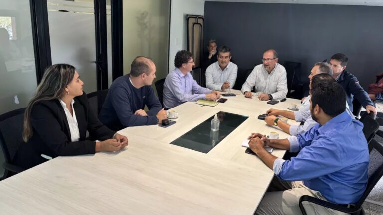 Reunión de trabajo entre el jefe de Gabinete Sergio Camacho e intendentes de Salta