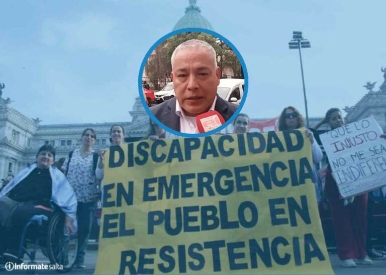 Personas conversando sobre leyes y discapacidad en un entorno de reunión