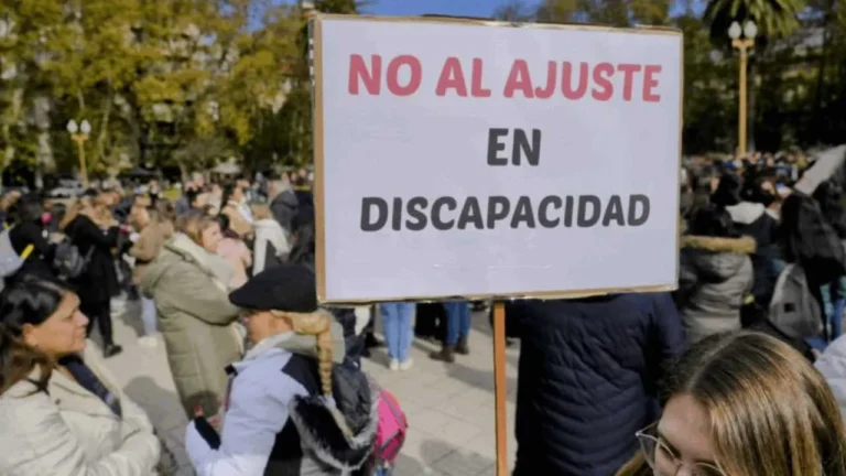 Personas con discapacidad en una reunión en Salta