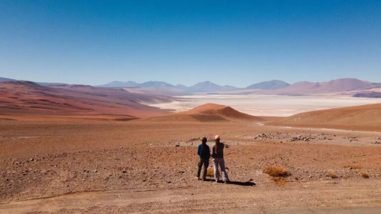 Equipos de perforación en el salar Río Grande, Salta