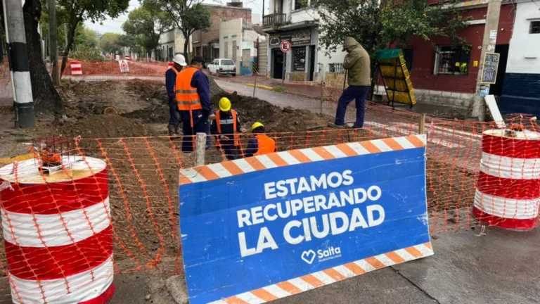 Obra de recambio de cañerías y reconstrucción de calzada en calle Adolfo Güemes al 700, Salta