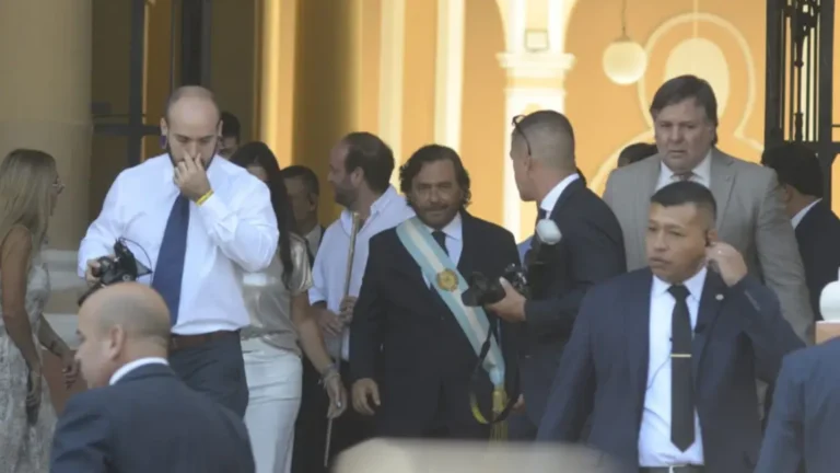Gobernador Gustavo Sáenz durante el discurso de inauguración de las sesiones legislativas en Salta.