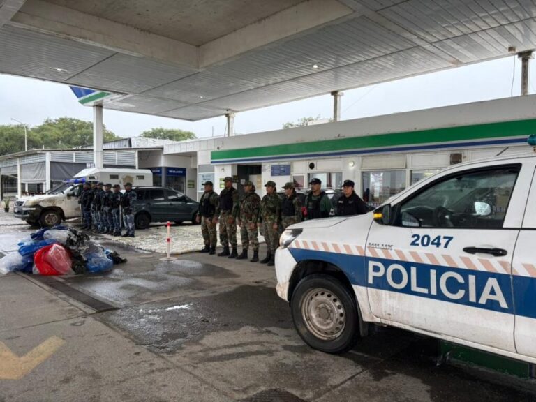 Operativo de control policial en una ruta de Salta