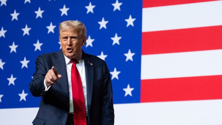 Vista exterior del Washington Hilton con presencia policial tras el tiroteo