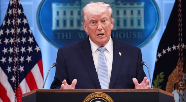 Donald Trump durante una conferencia de prensa.