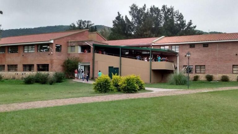 Comunicado oficial de la Universidad Católica de Salta (UCASAL) sobre alerta de seguridad.