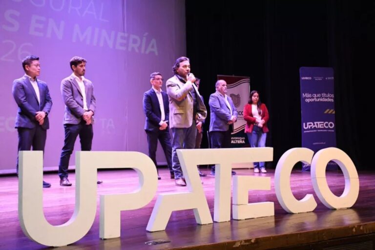 Acto de apertura del ciclo lectivo 2026 de las carreras mineras en la Universidad Provincial Upateco, Salta.