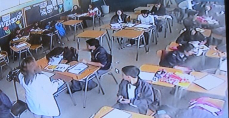 Cámaras de seguridad en un aula de colegio salteño